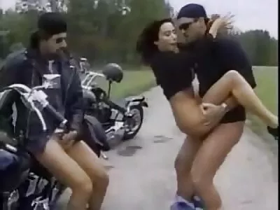 Įsimylėjęs grožis čiulpia pono riebų gaidį