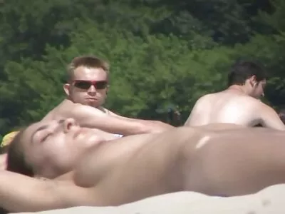Buxom seksuali jauniklė davė agentą atrankoje.
