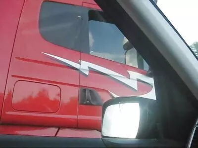 Jauna moteris leido savo mylimam išrinktajam įeiti į užpakalį.