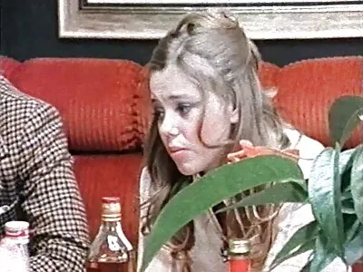 Itin raguota blondinė ant ilgo penio.