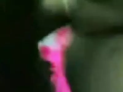 Subrendusi blondinė su silikoniniu biustu užšoko ant penio.